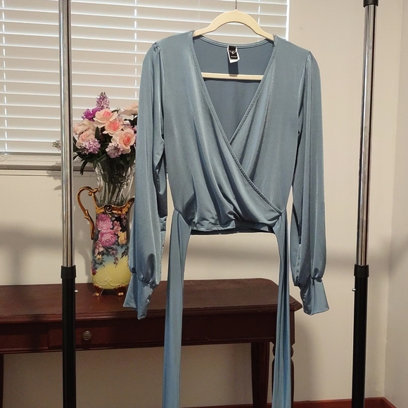 Sexy Women's Cropped Tops Large With Solid Front Tie - Picture 13 of 13